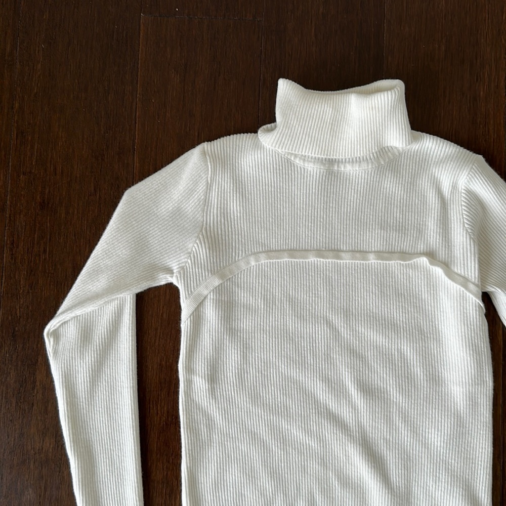 White / Cream fitted turtle neck Small